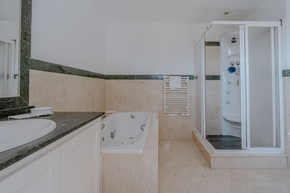 5 Bed Townhouse for sale in El Paraiso Costa Del Sol, Málaga, Spain