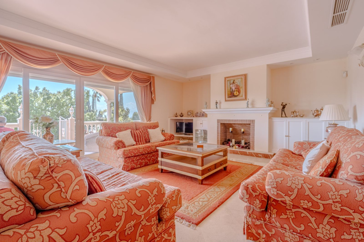 5 Bed Townhouse for sale in El Paraiso Costa Del Sol, Málaga, Spain