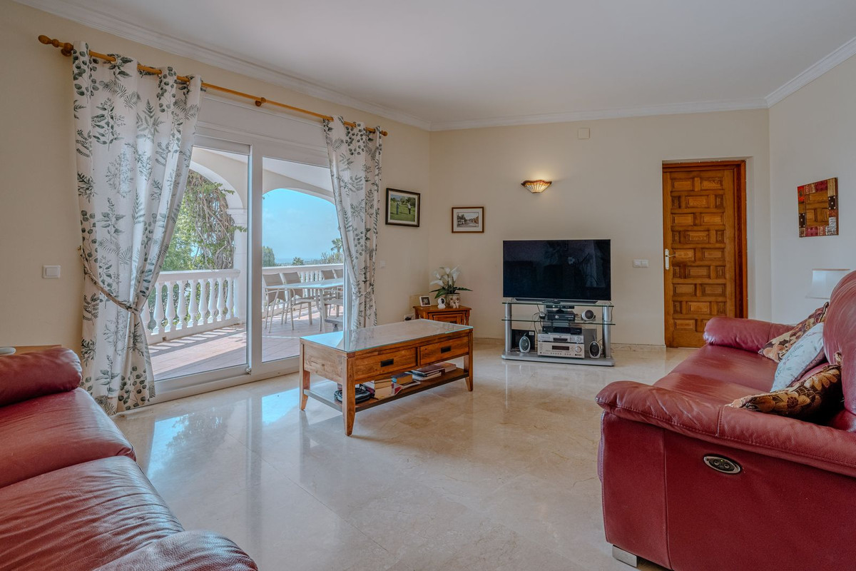 5 Bed Townhouse for sale in El Paraiso Costa Del Sol, Málaga, Spain
