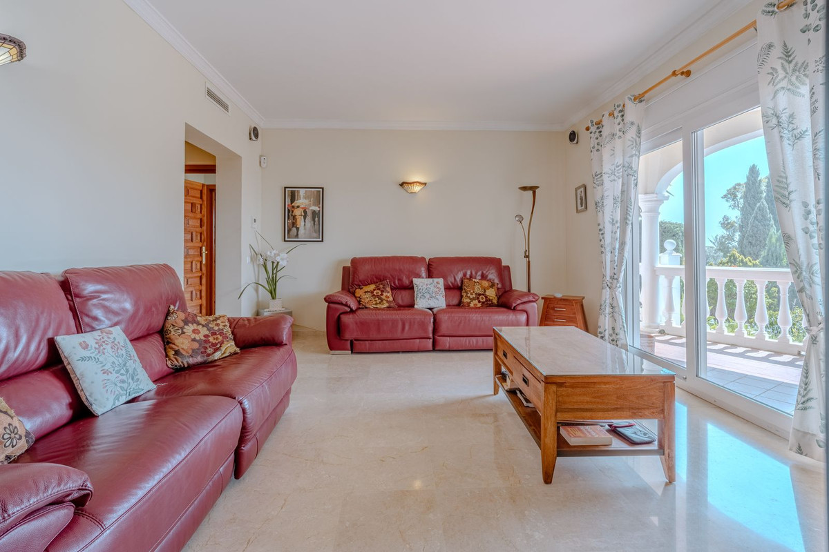 5 Bed Townhouse for sale in El Paraiso Costa Del Sol, Málaga, Spain