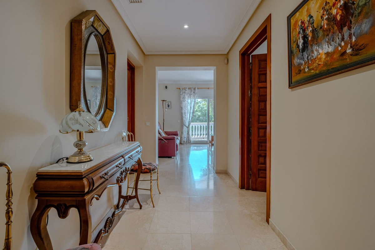 5 Bed Townhouse for sale in El Paraiso Costa Del Sol, Málaga, Spain