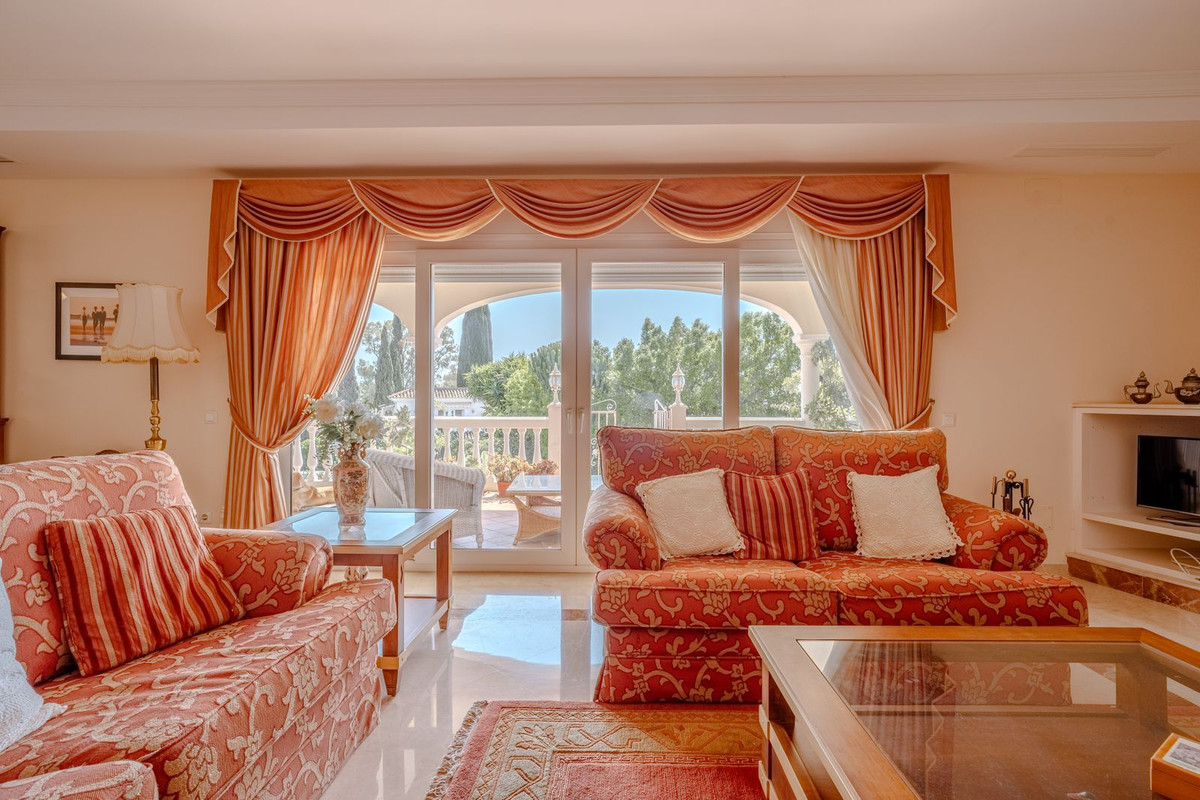 5 Bed Townhouse for sale in El Paraiso Costa Del Sol, Málaga, Spain