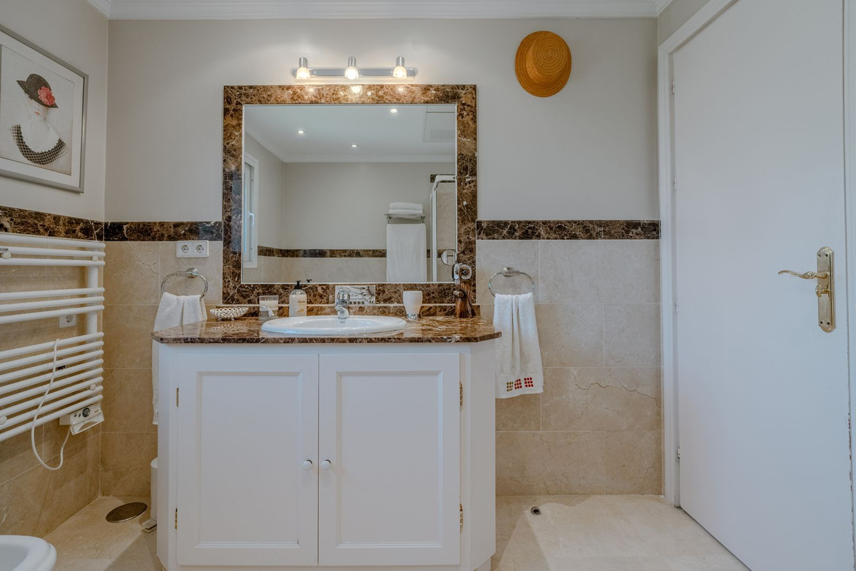 5 Bed Townhouse for sale in El Paraiso Costa Del Sol, Málaga, Spain