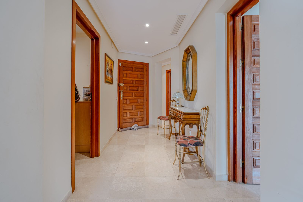 5 Bed Townhouse for sale in El Paraiso Costa Del Sol, Málaga, Spain