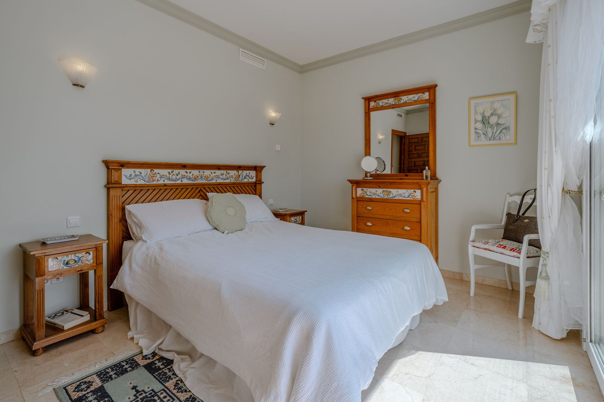 5 Bed Townhouse for sale in El Paraiso Costa Del Sol, Málaga, Spain