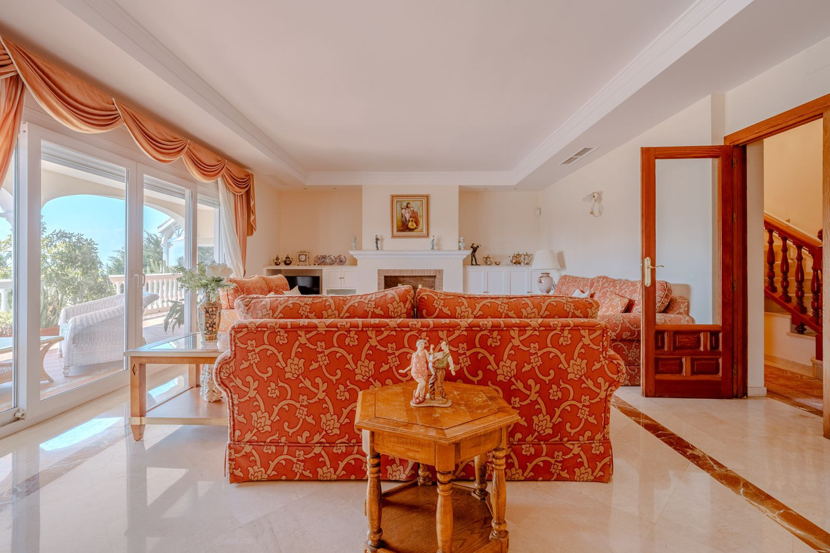 5 Bed Townhouse for sale in El Paraiso Costa Del Sol, Málaga, Spain