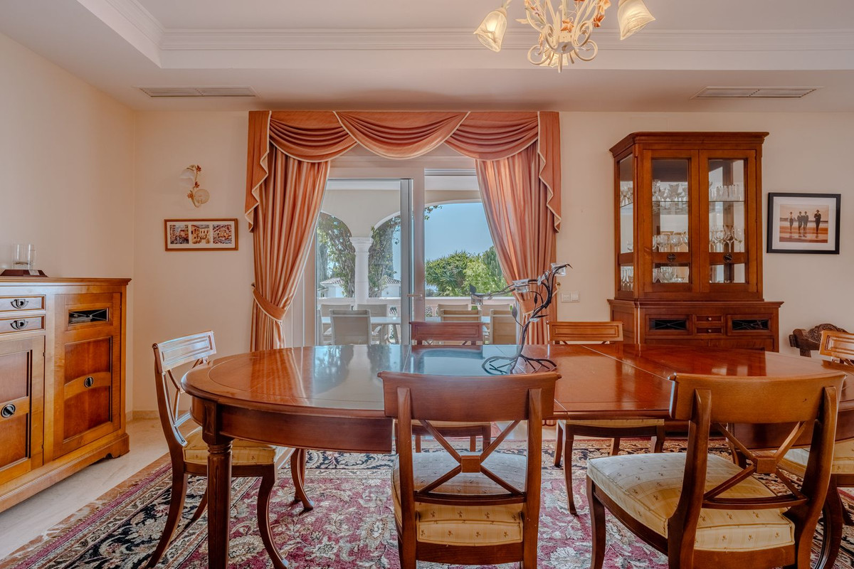 5 Bed Townhouse for sale in El Paraiso Costa Del Sol, Málaga, Spain