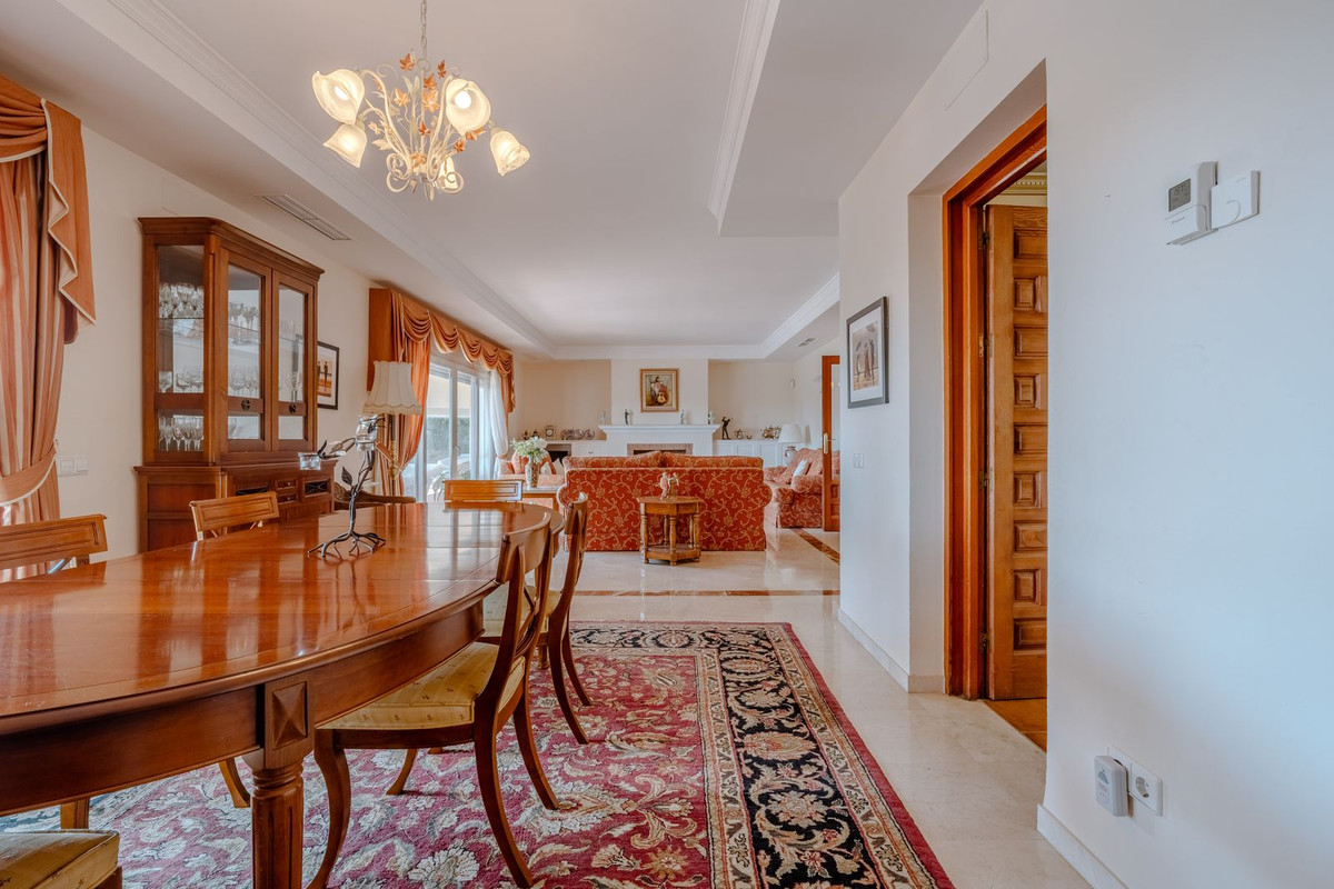 5 Bed Townhouse for sale in El Paraiso Costa Del Sol, Málaga, Spain