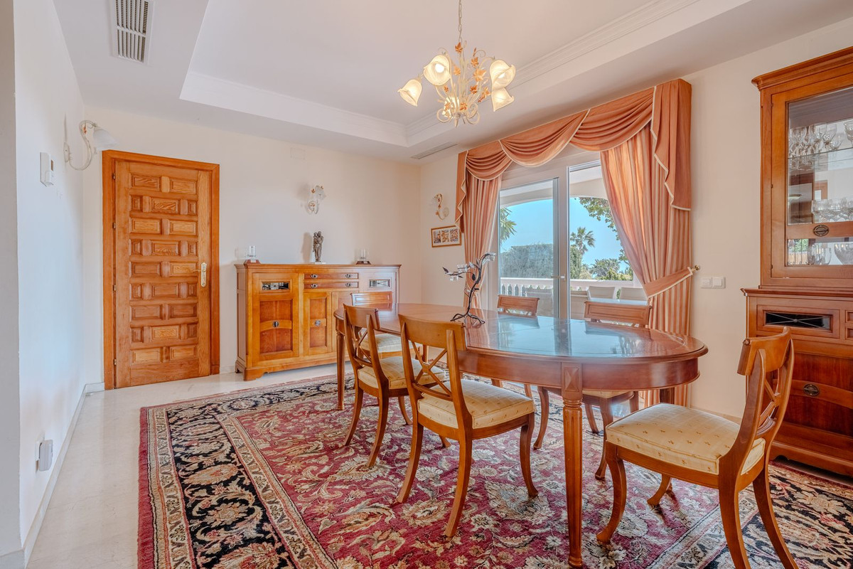 5 Bed Townhouse for sale in El Paraiso Costa Del Sol, Málaga, Spain