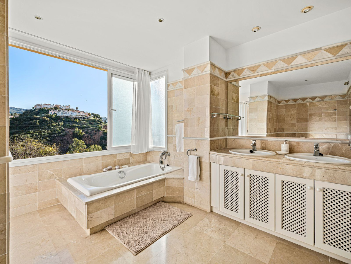 3 Bed Apartment for sale in Elviria Costa Del Sol, Málaga, Spain