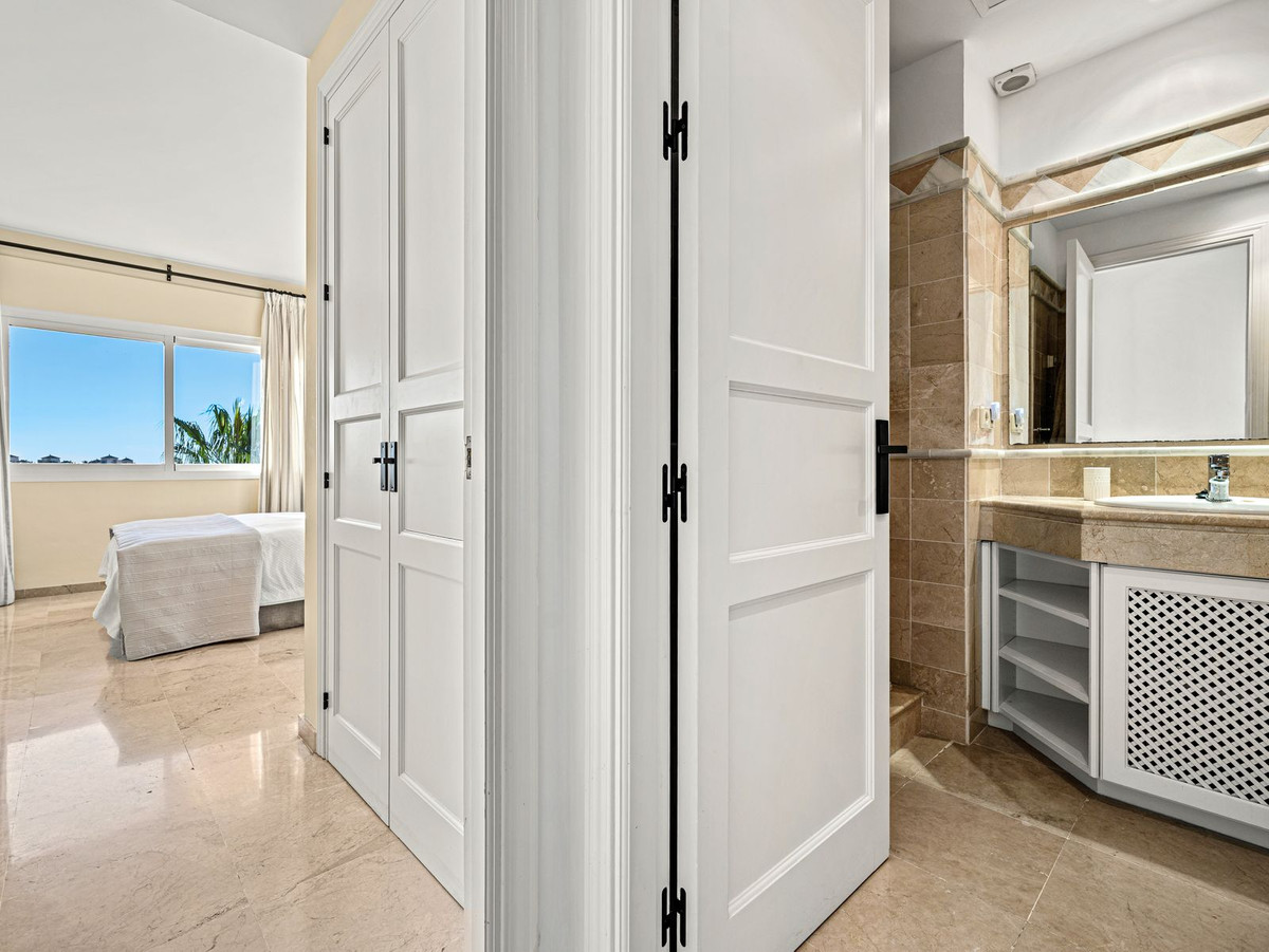 3 Bed Apartment for sale in Elviria Costa Del Sol, Málaga, Spain