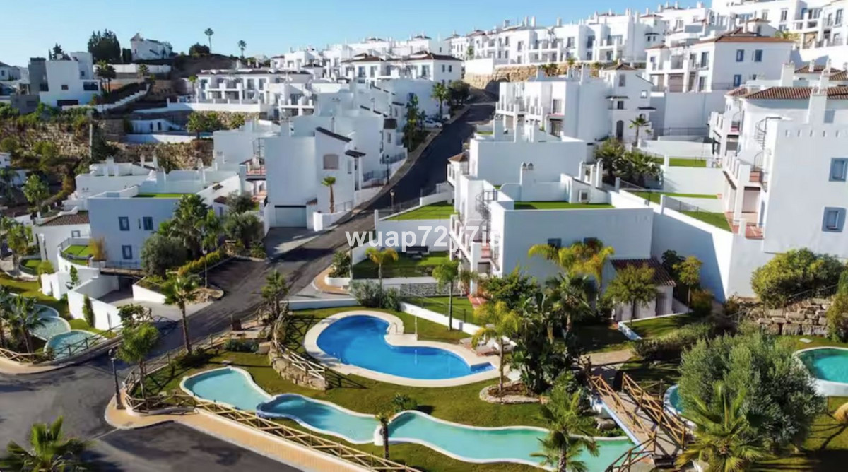3 Bed Apartment for sale in Benahavís Costa Del Sol, Málaga, Spain