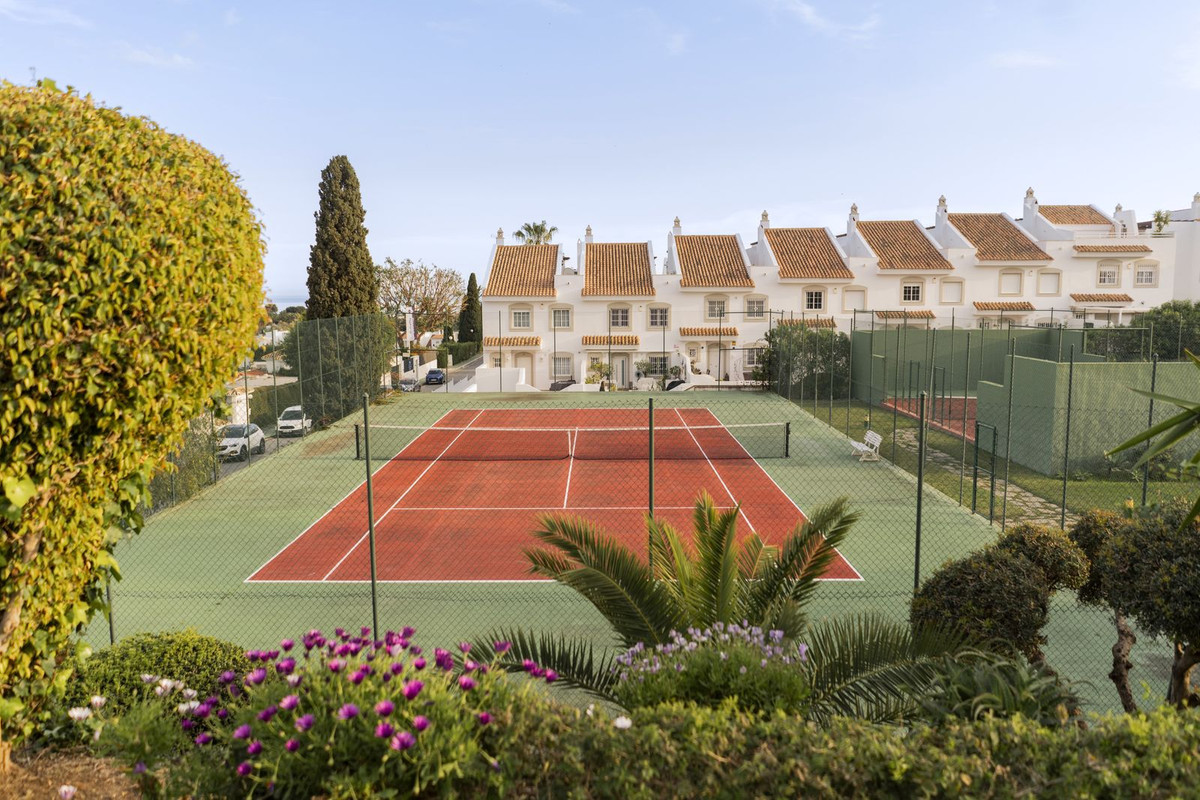 3 Bed Townhouse for sale in Nueva Andalucía Costa Del Sol, Málaga, Spain