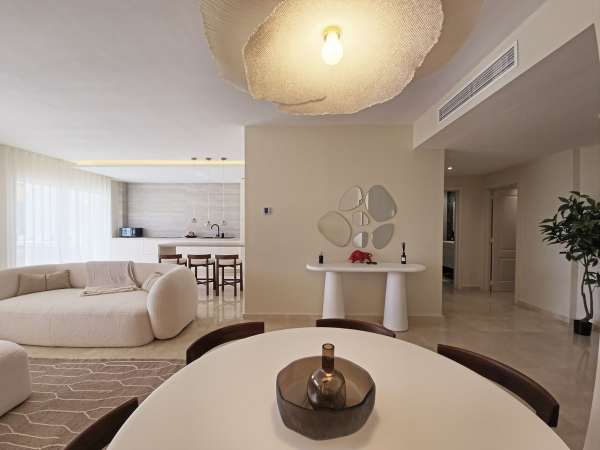 2 Bed Apartment for sale in Benahavís Costa Del Sol, Málaga, Spain