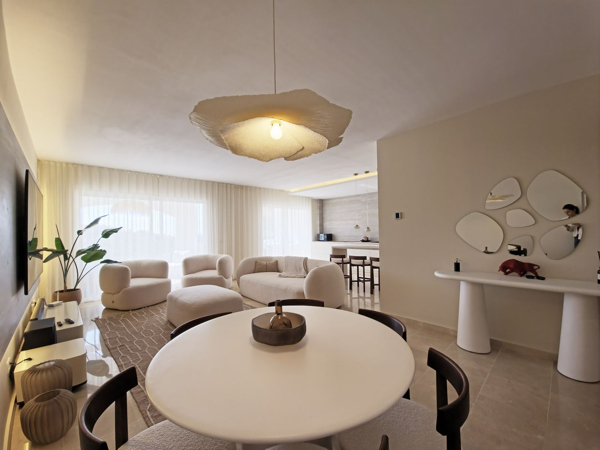 2 Bed Apartment for sale in Benahavís Costa Del Sol, Málaga, Spain