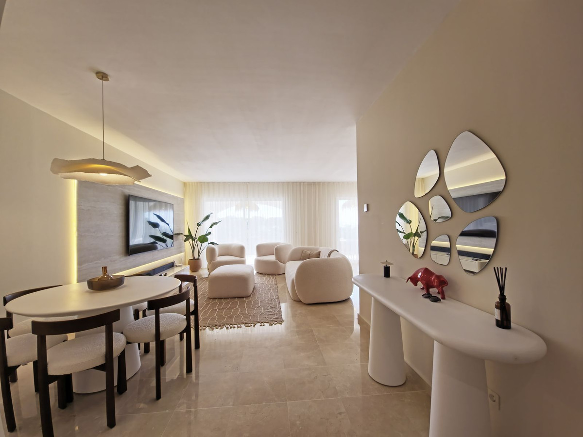 2 Bed Apartment for sale in Benahavís Costa Del Sol, Málaga, Spain