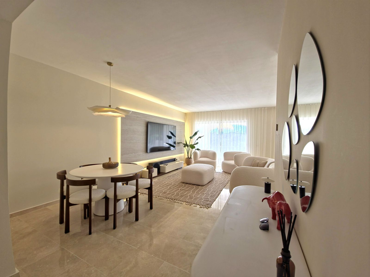 2 Bed Apartment for sale in Benahavís Costa Del Sol, Málaga, Spain