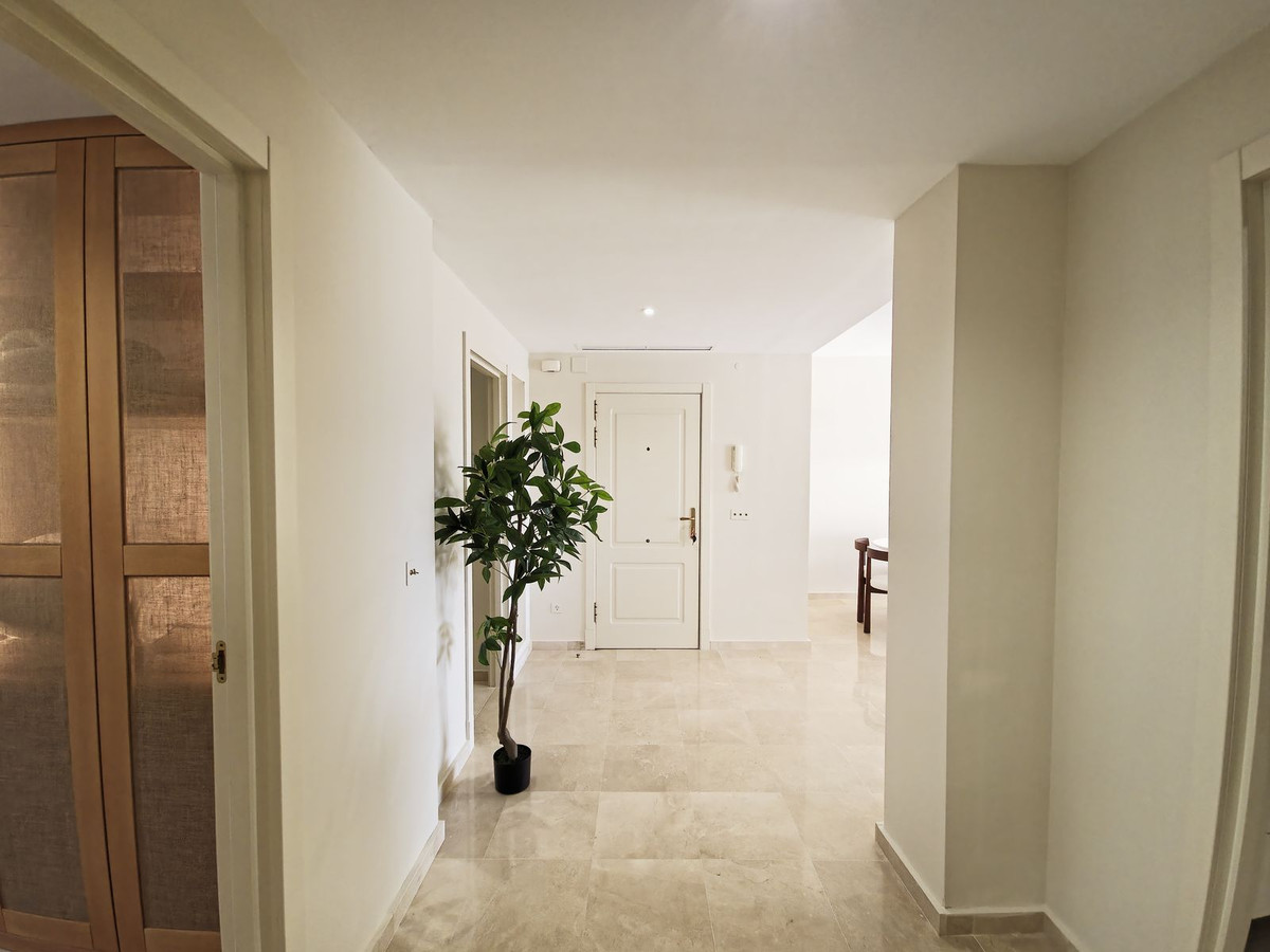 2 Bed Apartment for sale in Benahavís Costa Del Sol, Málaga, Spain