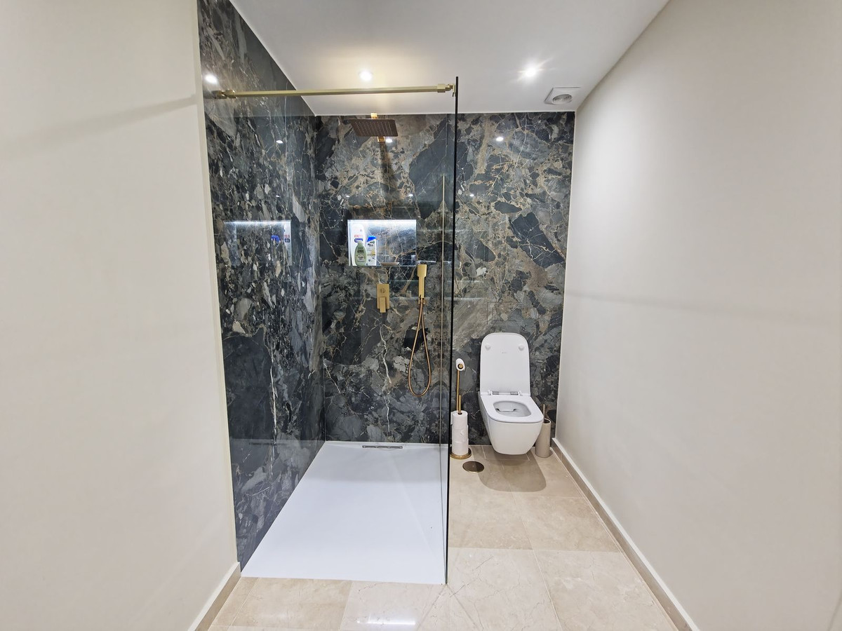 2 Bed Apartment for sale in Benahavís Costa Del Sol, Málaga, Spain