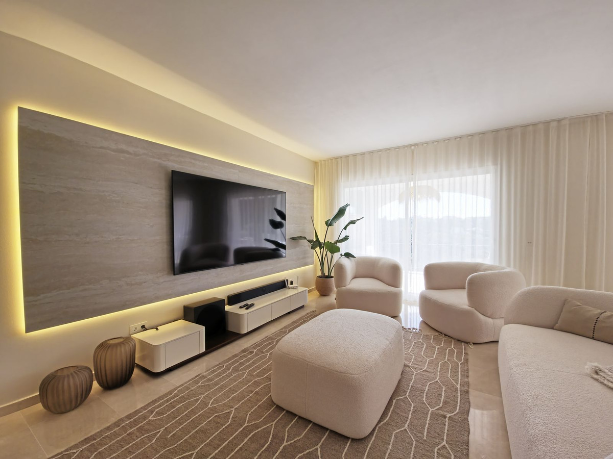 2 Bed Apartment for sale in Benahavís Costa Del Sol, Málaga, Spain