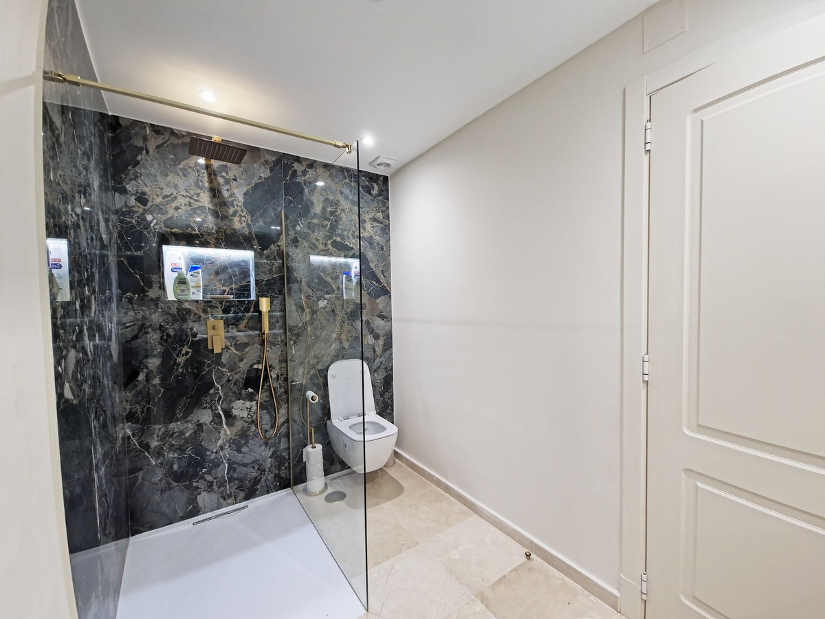 2 Bed Apartment for sale in Benahavís Costa Del Sol, Málaga, Spain