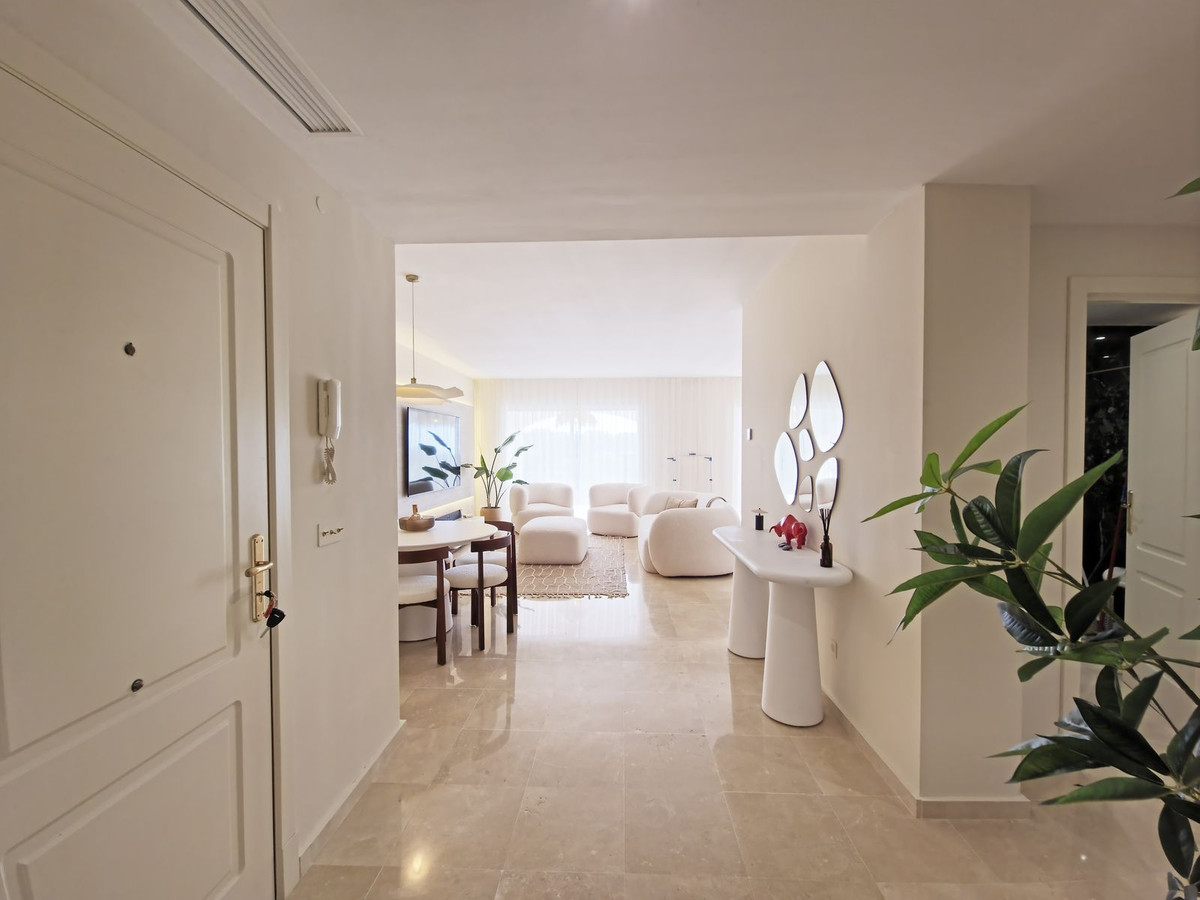 2 Bed Apartment for sale in Benahavís Costa Del Sol, Málaga, Spain