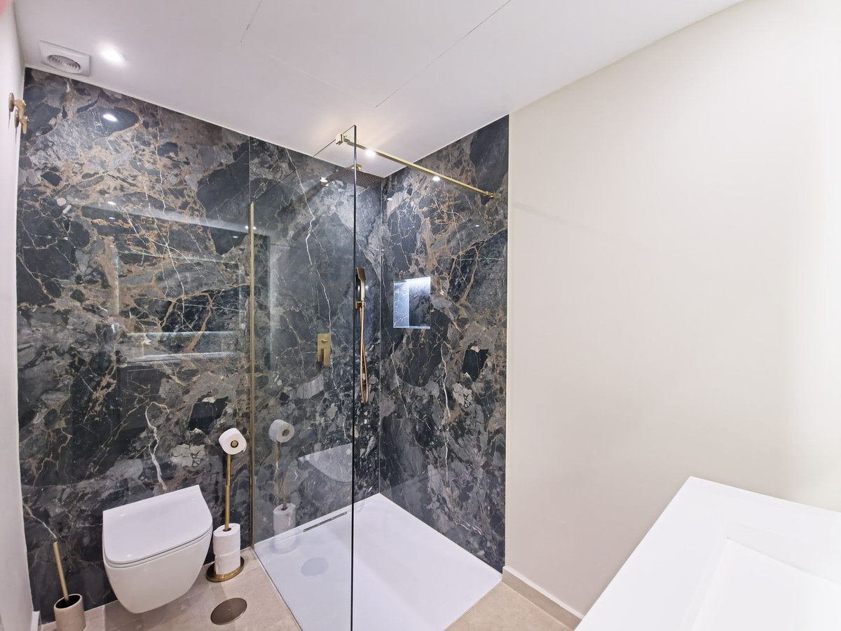 2 Bed Apartment for sale in Benahavís Costa Del Sol, Málaga, Spain
