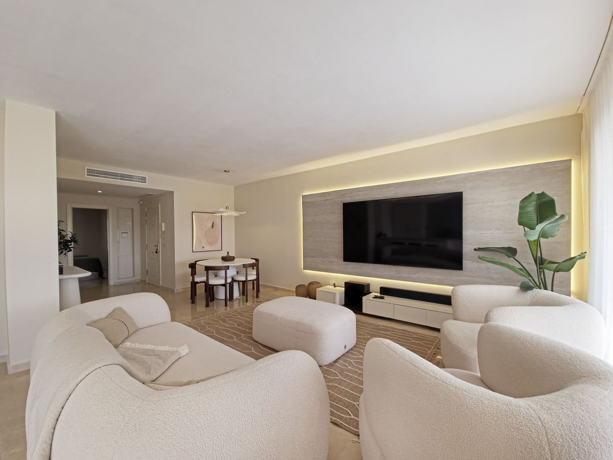 2 Bed Apartment for sale in Benahavís Costa Del Sol, Málaga, Spain