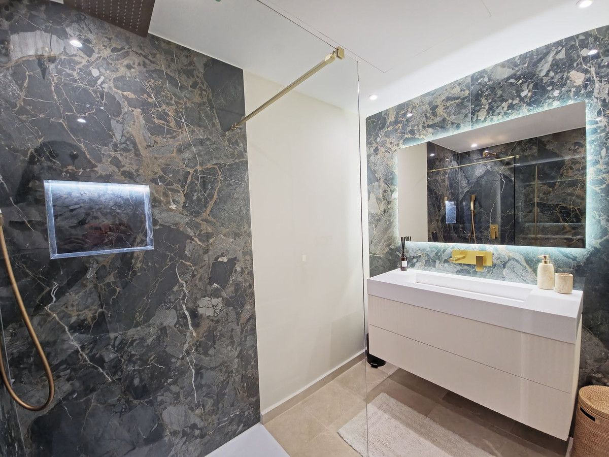 2 Bed Apartment for sale in Benahavís Costa Del Sol, Málaga, Spain