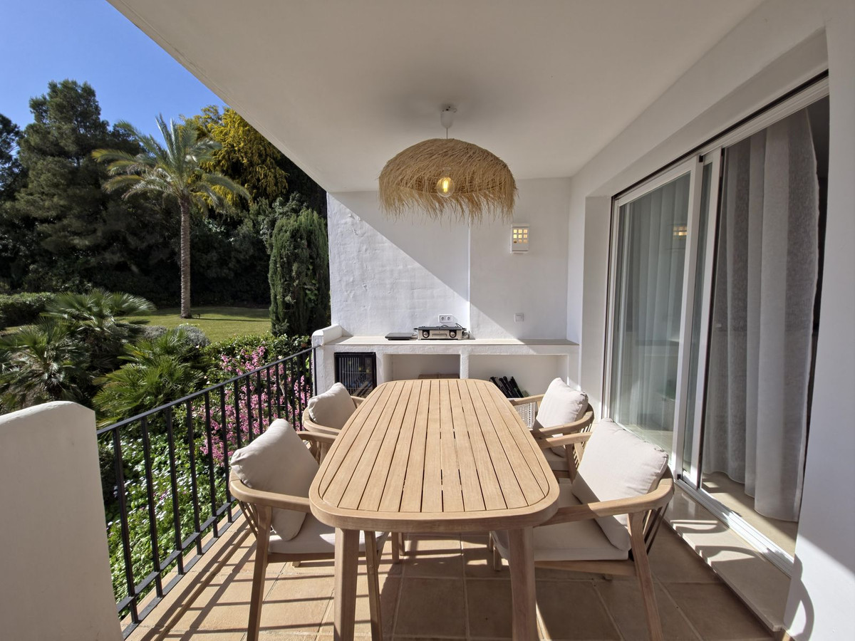 2 Bed Apartment for sale in Benahavís Costa Del Sol, Málaga, Spain