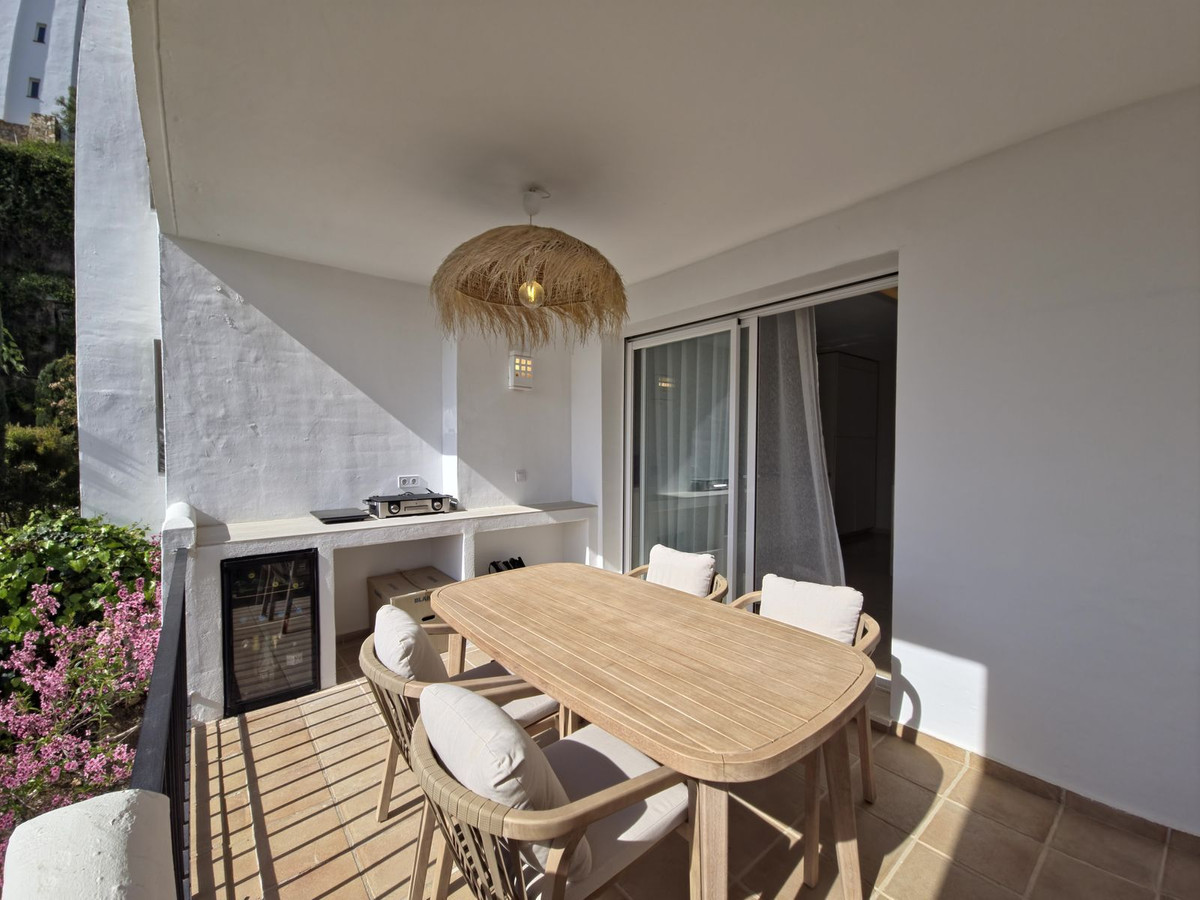 2 Bed Apartment for sale in Benahavís Costa Del Sol, Málaga, Spain