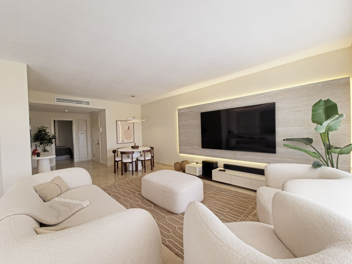 2 Bed Apartment for sale in Benahavís Costa Del Sol, Málaga, Spain
