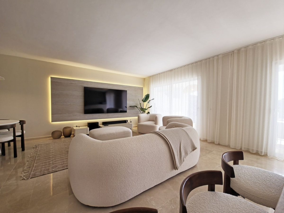 2 Bed Apartment for sale in Benahavís Costa Del Sol, Málaga, Spain