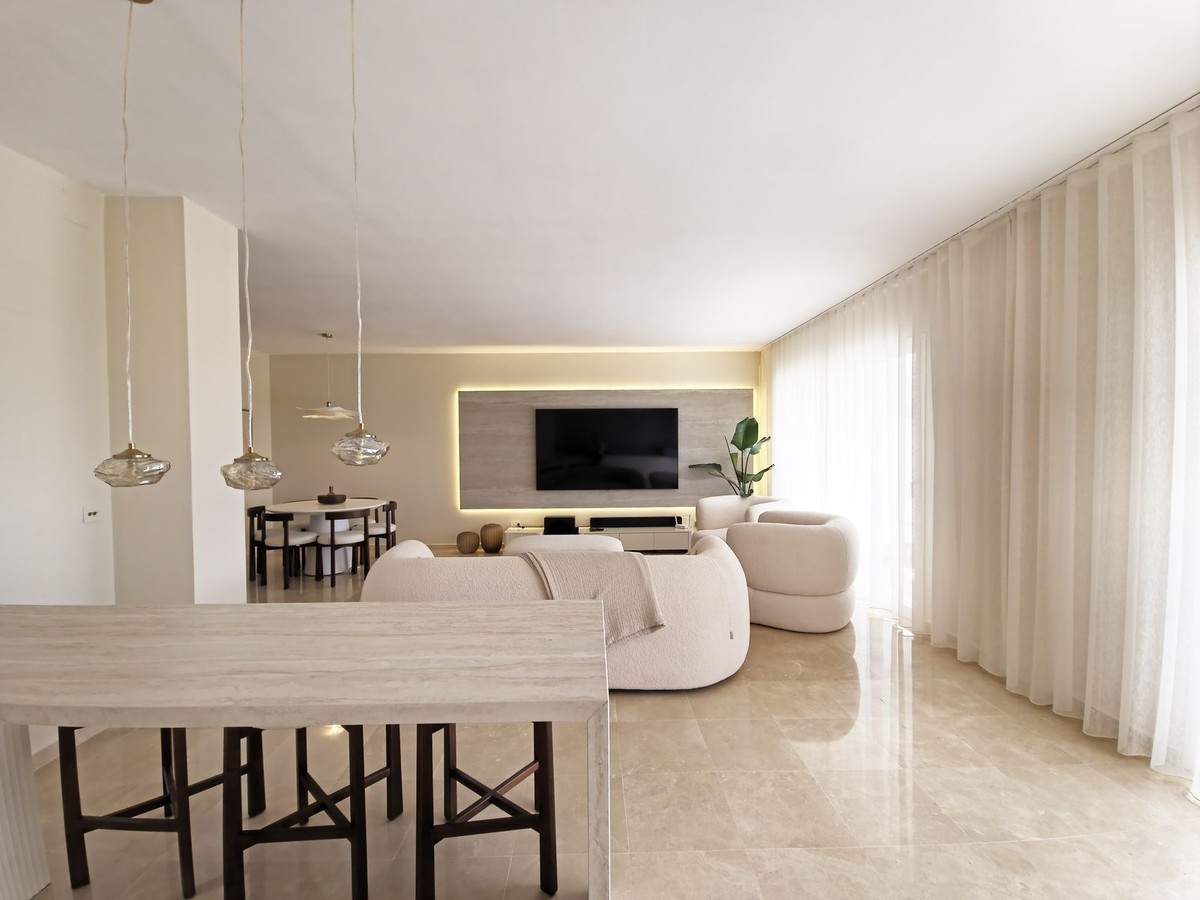 2 Bed Apartment for sale in Benahavís Costa Del Sol, Málaga, Spain