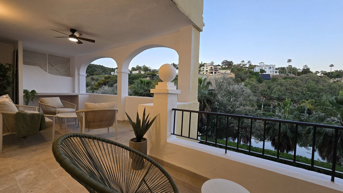 3 Bed Apartment for sale in La Quinta Costa Del Sol, Málaga, Spain