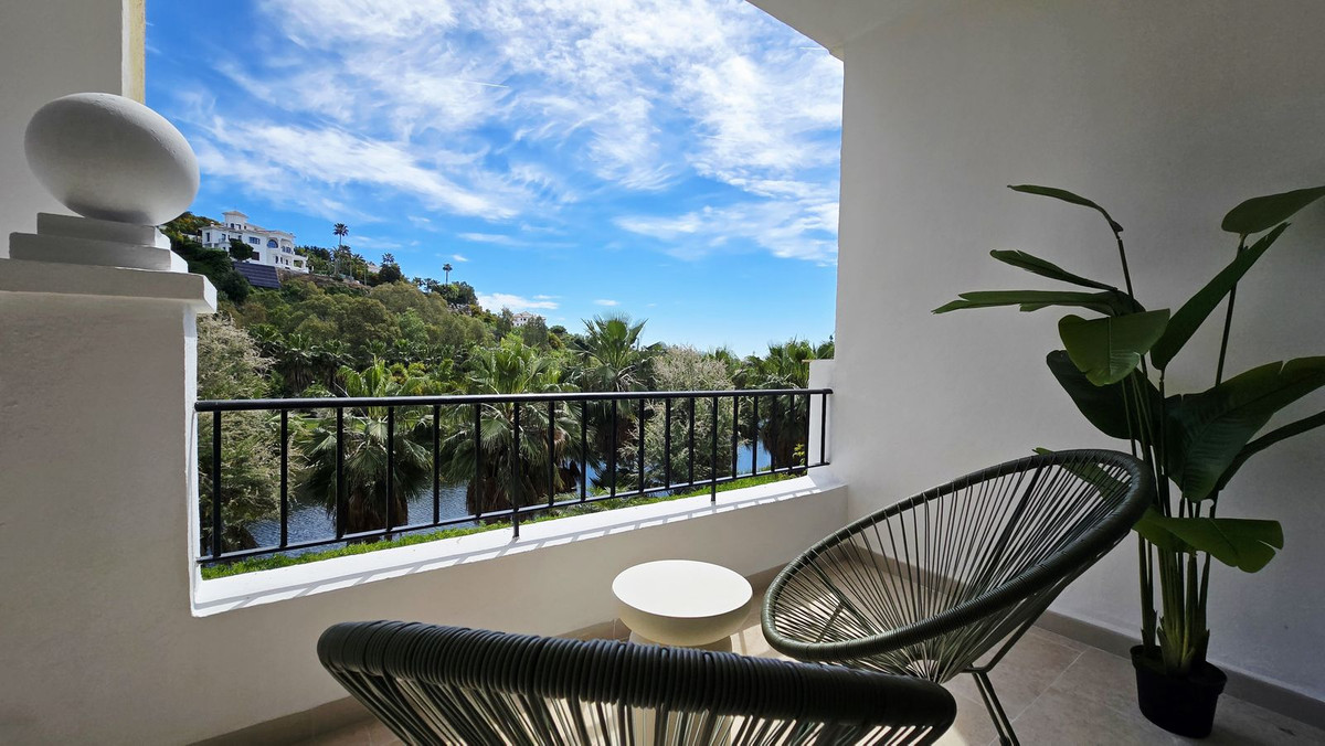 3 Bed Apartment for sale in La Quinta Costa Del Sol, Málaga, Spain