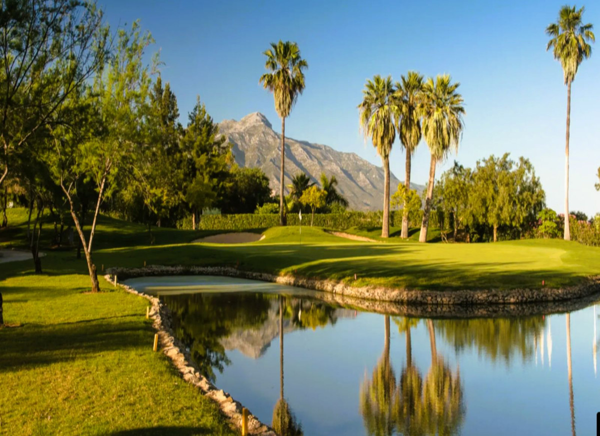 3 Bed Apartment for sale in La Quinta Costa Del Sol, Málaga, Spain