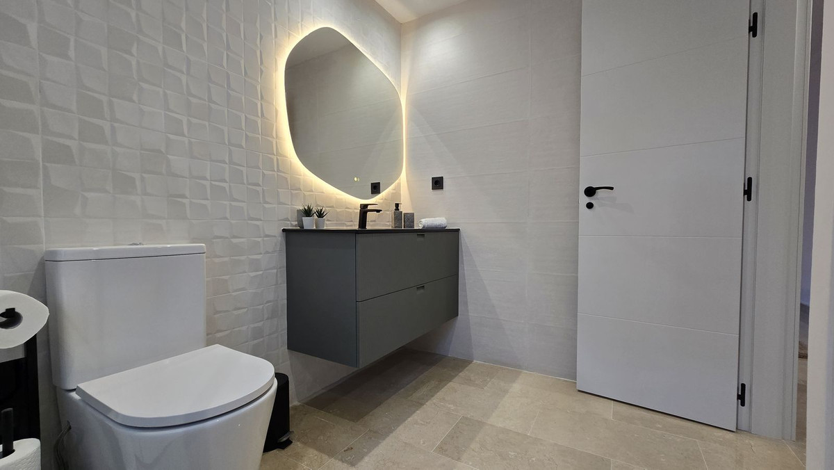 3 Bed Apartment for sale in La Quinta Costa Del Sol, Málaga, Spain