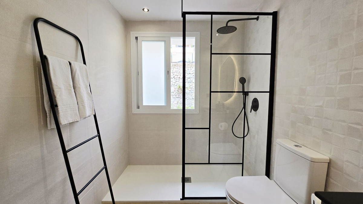 3 Bed Apartment for sale in La Quinta Costa Del Sol, Málaga, Spain