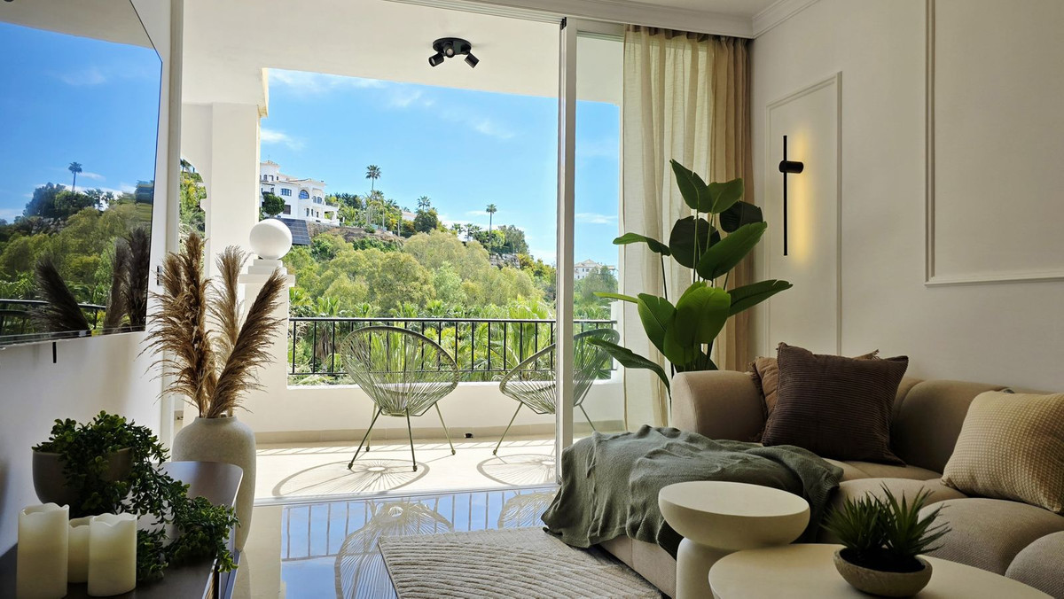 3 Bed Apartment for sale in La Quinta Costa Del Sol, Málaga, Spain