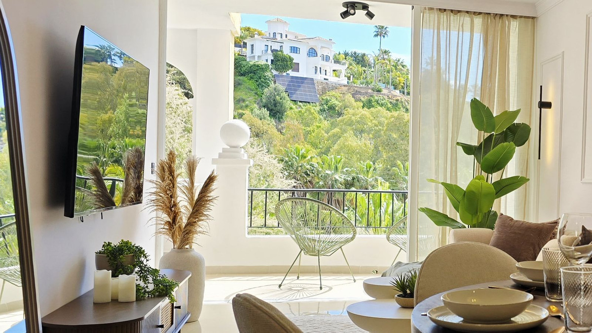 3 Bed Apartment for sale in La Quinta Costa Del Sol, Málaga, Spain