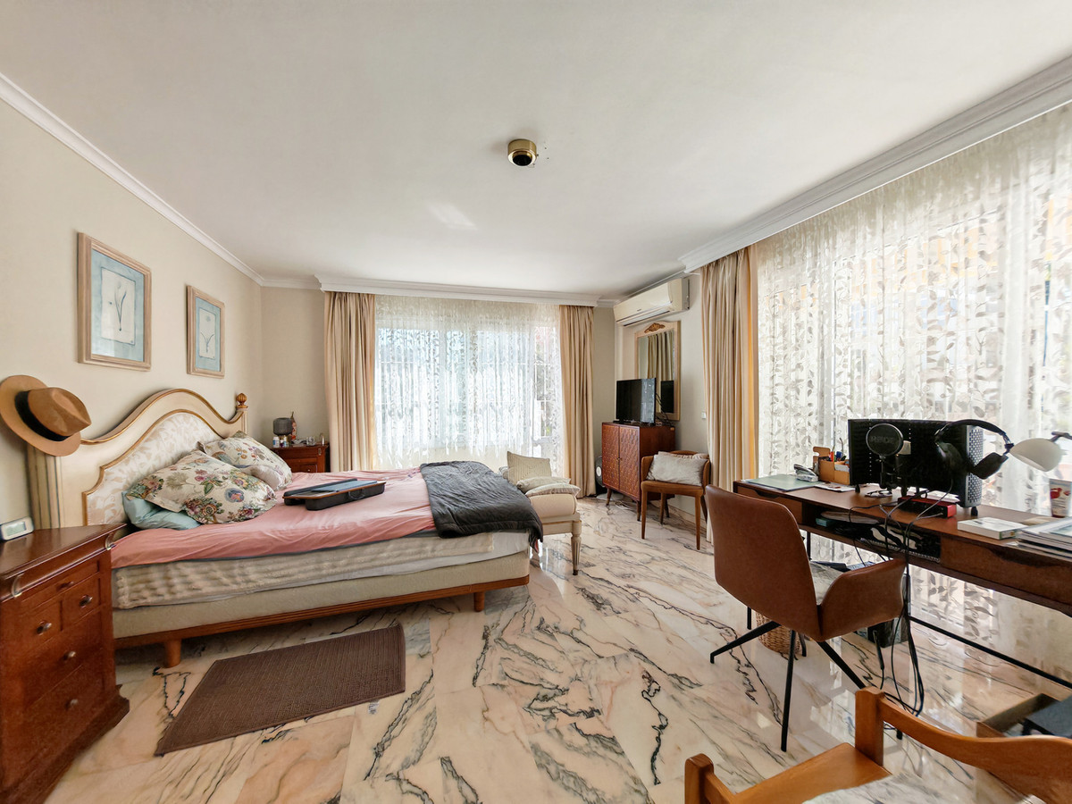 5 Bed Townhouse for sale in Benalmadena Costa Del Sol, Málaga, Spain