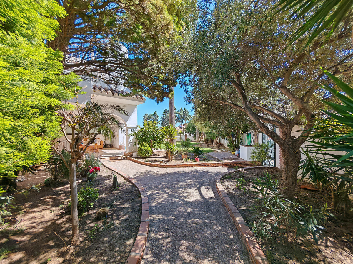 5 Bed Townhouse for sale in Benalmadena Costa Del Sol, Málaga, Spain