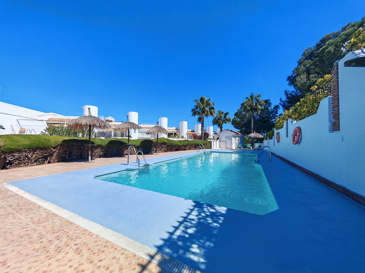 5 Bed Townhouse for sale in Benalmadena Costa Del Sol, Málaga, Spain