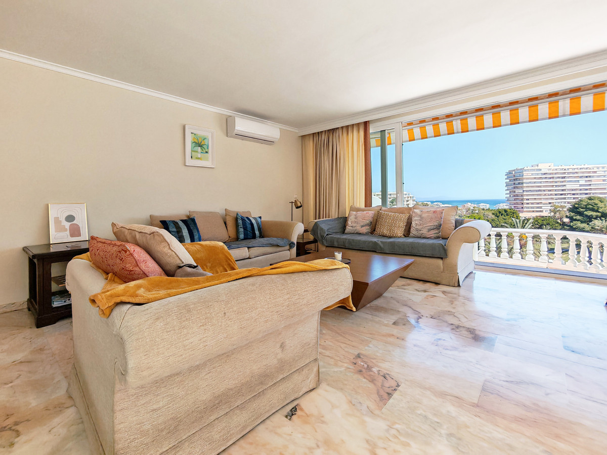 5 Bed Townhouse for sale in Benalmadena Costa Del Sol, Málaga, Spain