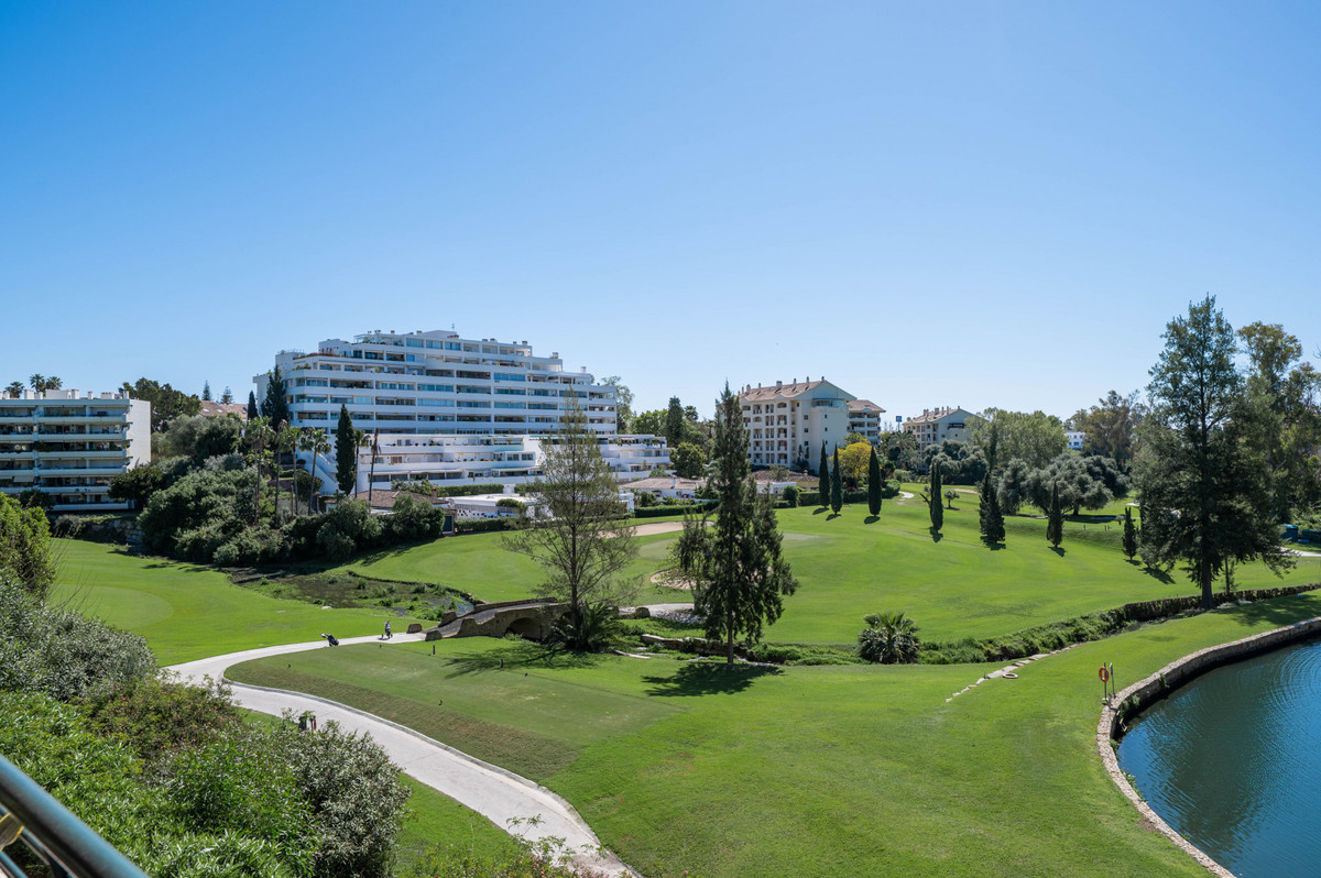 4 Bed Apartment for sale in Guadalmina Alta Costa Del Sol, Málaga, Spain