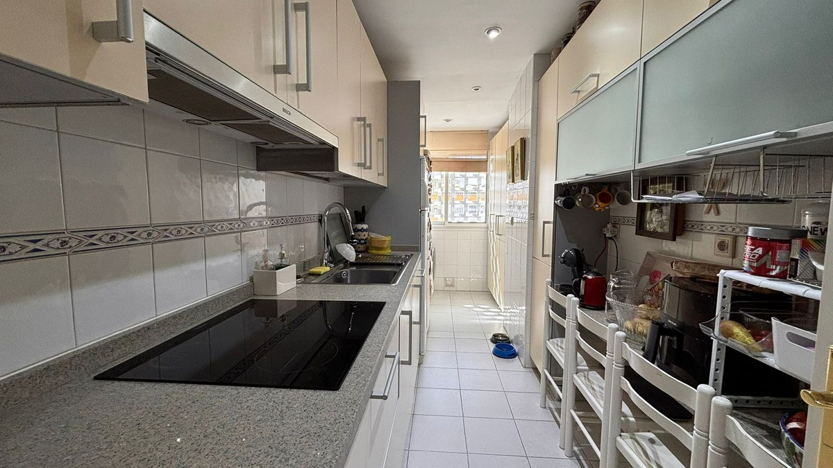 4 Bed Apartment for sale in Marbella Costa Del Sol, Málaga, Spain