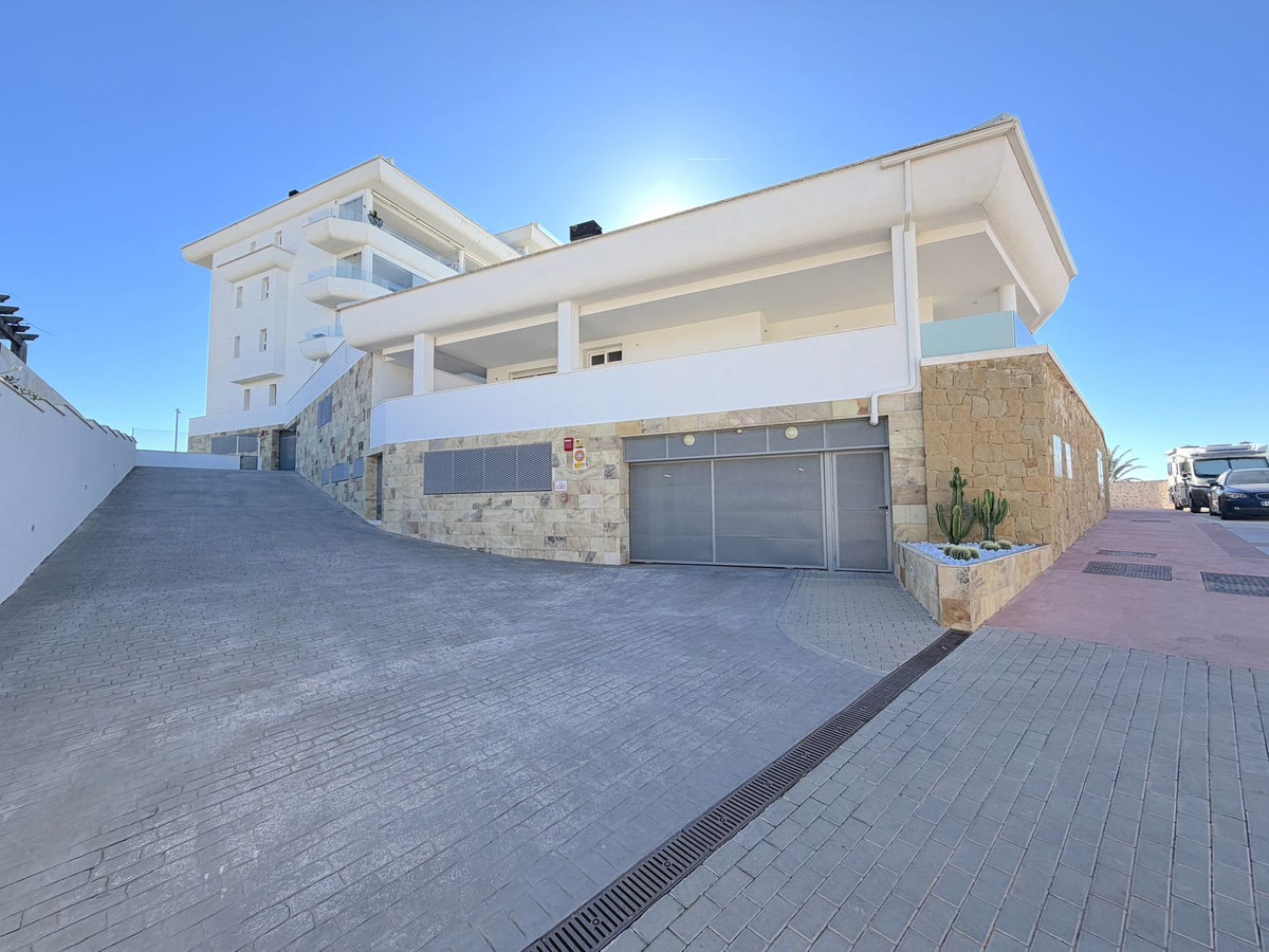 3 Bed Apartment for sale in Torreblanca Costa Del Sol, Málaga, Spain