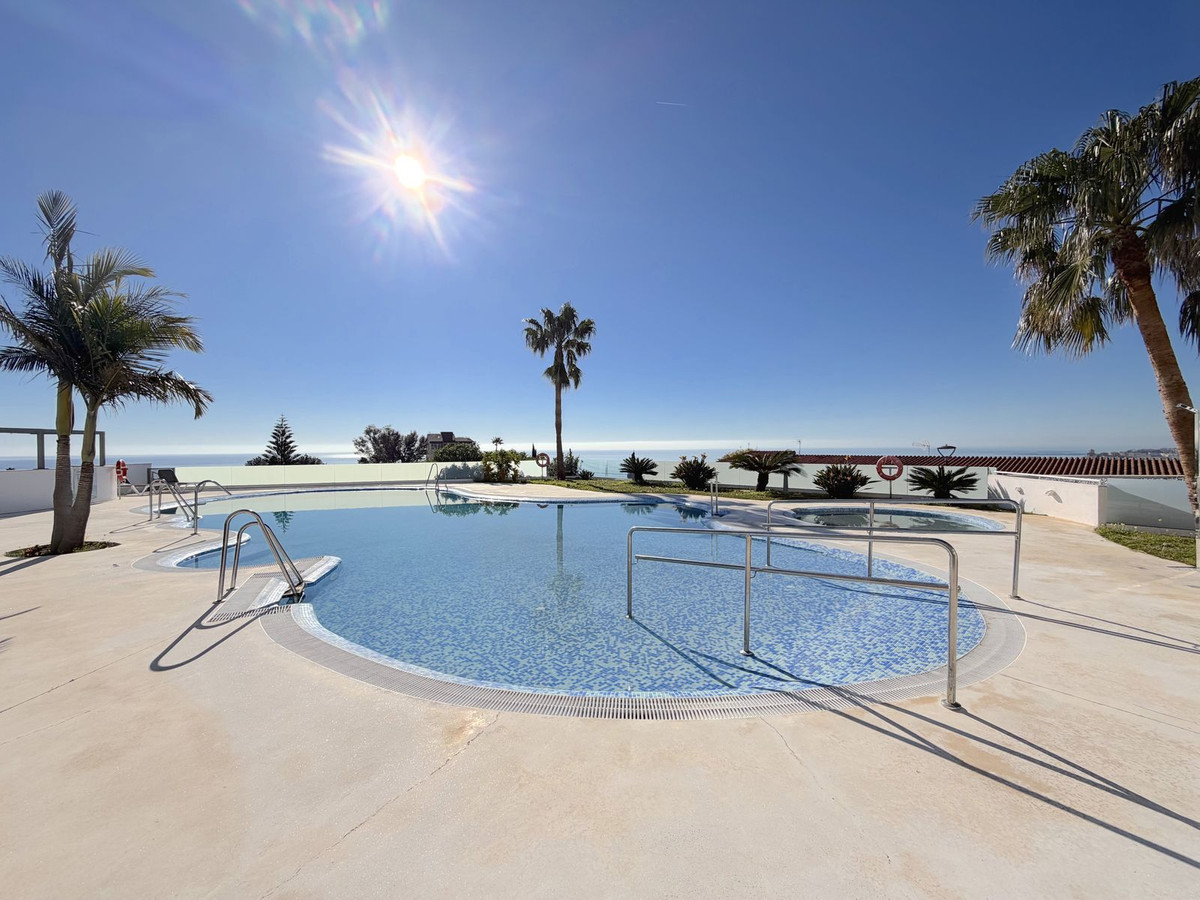 3 Bed Apartment for sale in Torreblanca Costa Del Sol, Málaga, Spain