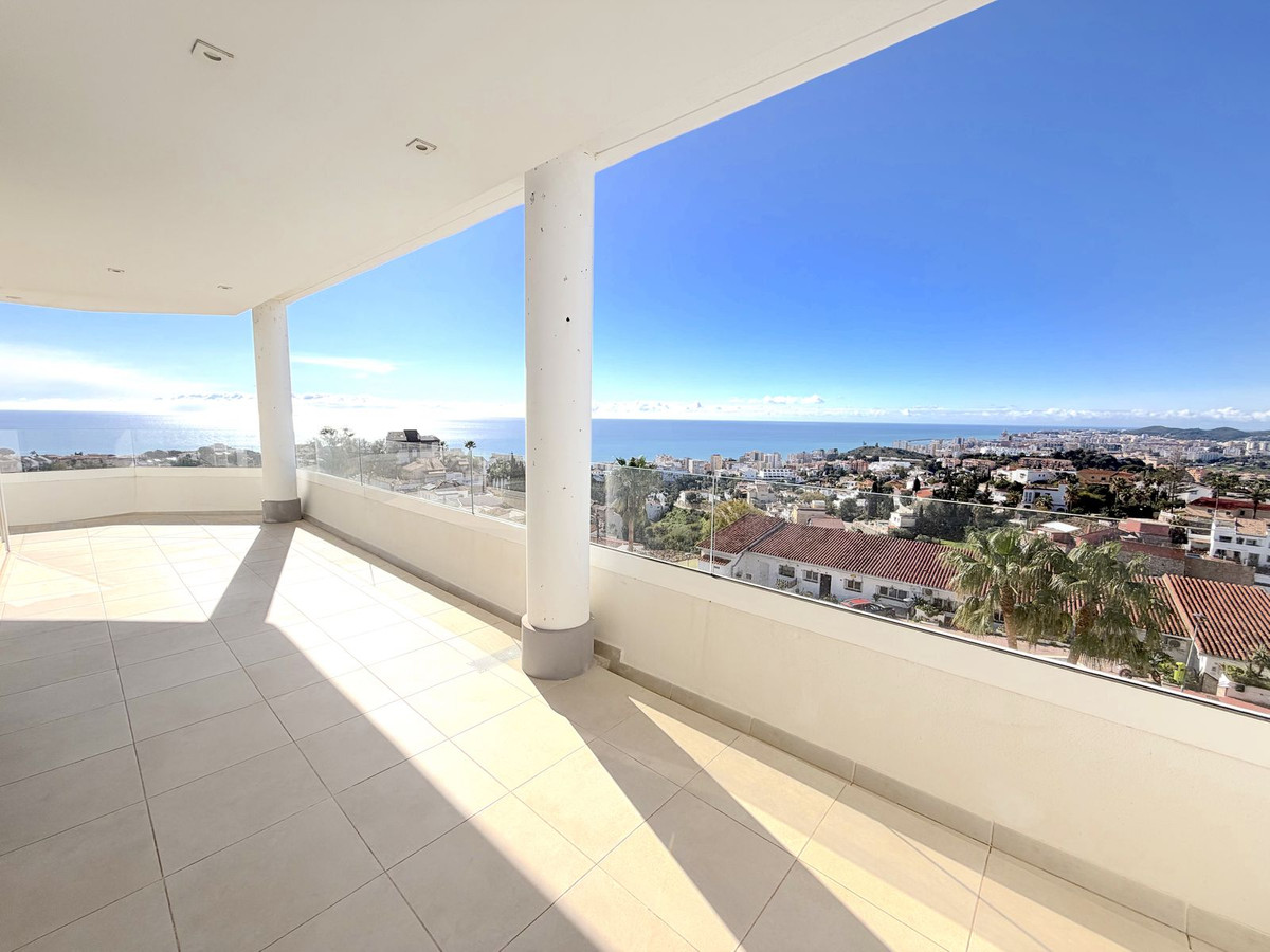 3 Bed Apartment for sale in Torreblanca Costa Del Sol, Málaga, Spain
